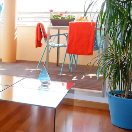 Deluxe & * Денія