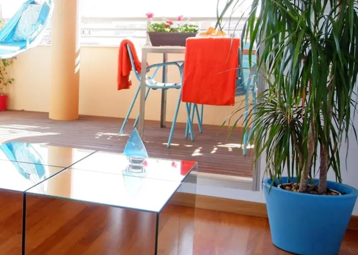 Deluxe & * Денія